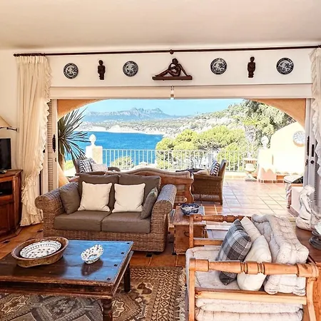 Exclusive On The Seafront Dağ evi