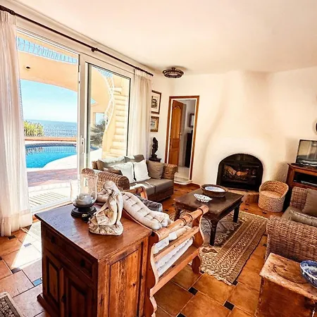 Dağ evi Exclusive On The Seafront *